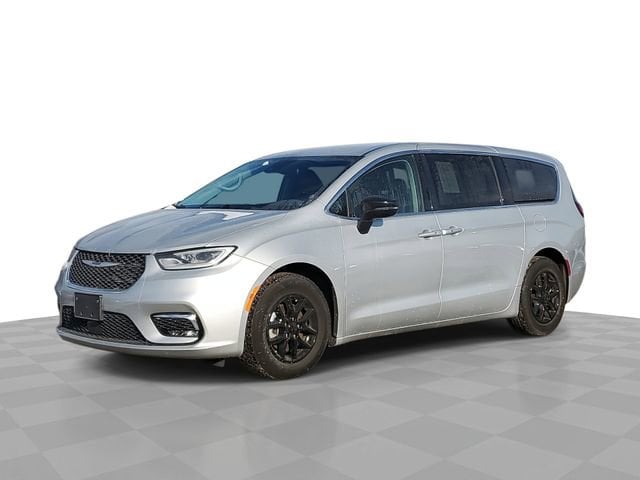 2024 Chrysler Pacifica Touring L's photo
