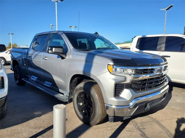 2024 Chevrolet Silverado 1500 LT's photo