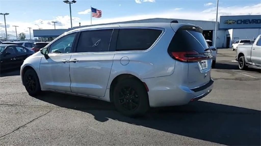 Used 2024 Chrysler Pacifica Touring L Van Passenger Van