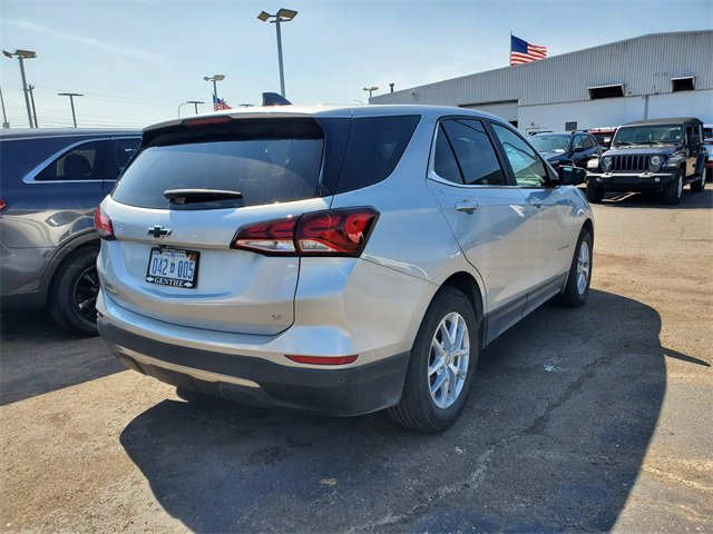 2022 Chevrolet Equinox LT photo 3