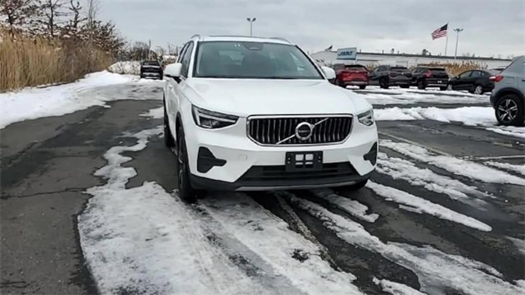 Used 2025 Volvo XC40 Core Bright Theme