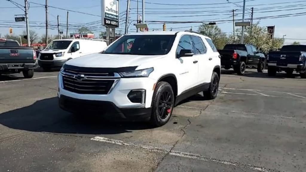 Used 2023 Chevrolet Traverse LT Cloth SUV