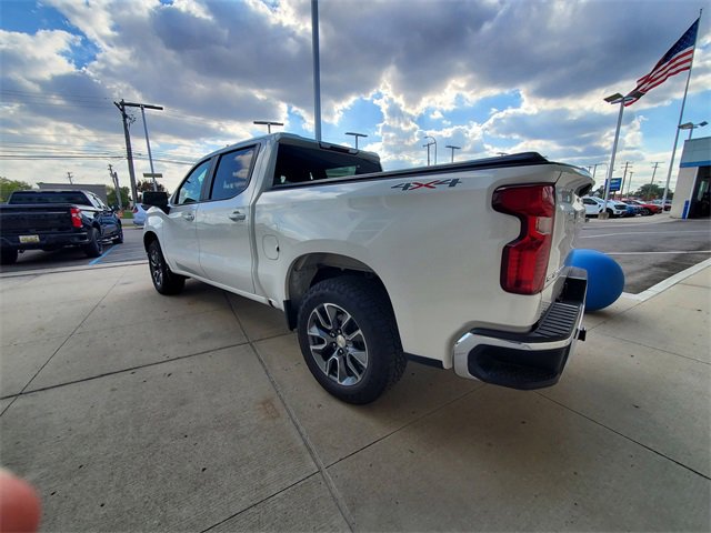 2024 Chevrolet Silverado 1500 LT photo 3