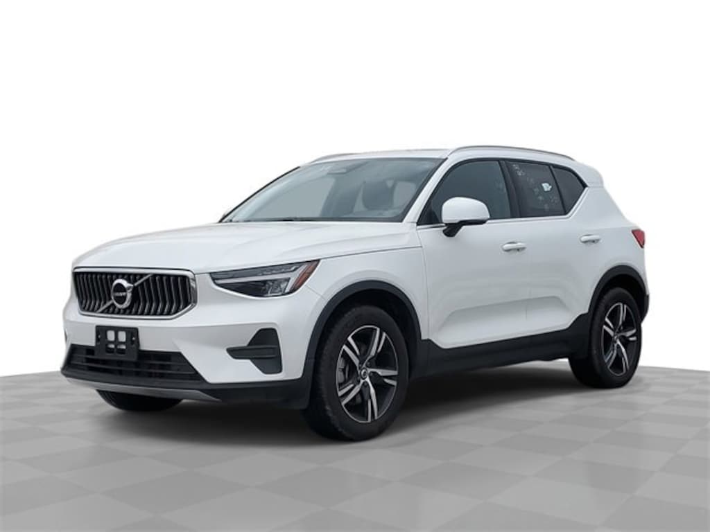 Used 2025 Volvo XC40 Core Bright Theme