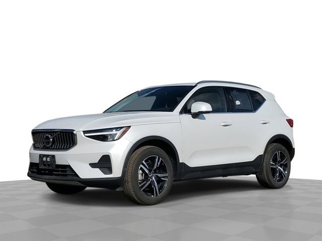 2025 Volvo XC40 Core