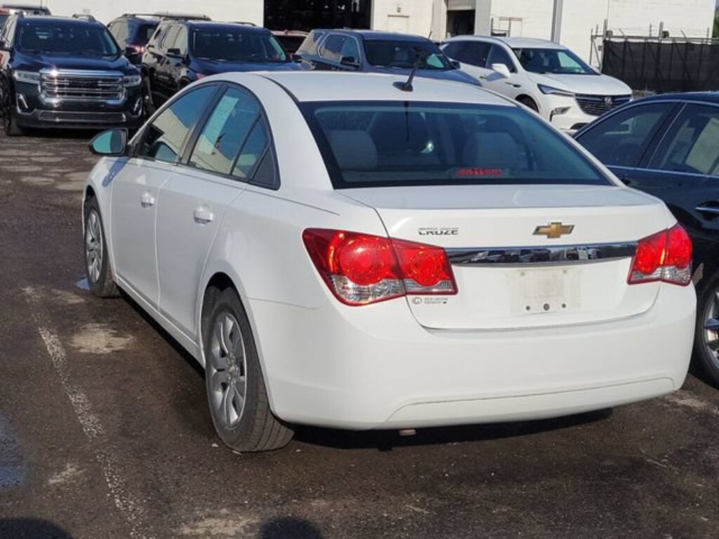 Used 2013 Chevrolet Cruze LS Car
