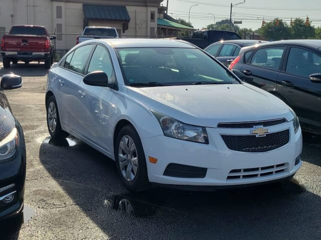 Used 2013 Chevrolet Cruze LS Car