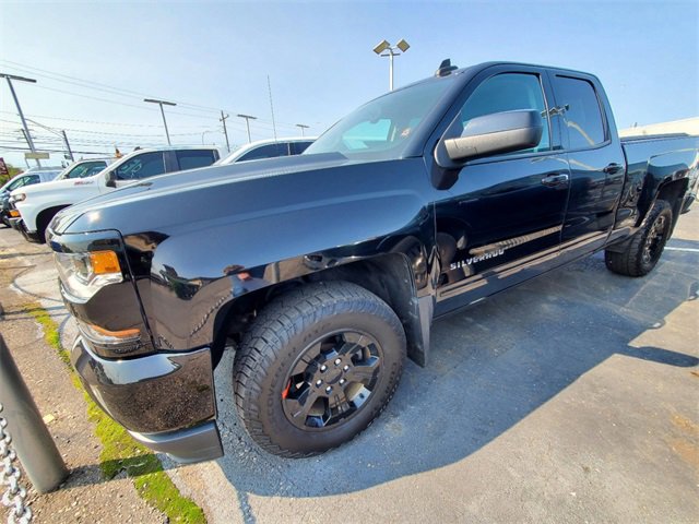 Used 2017 Chevrolet Silverado 1500 LT with VIN 1GCVKREC3HZ117991 for sale in Southgate, MI