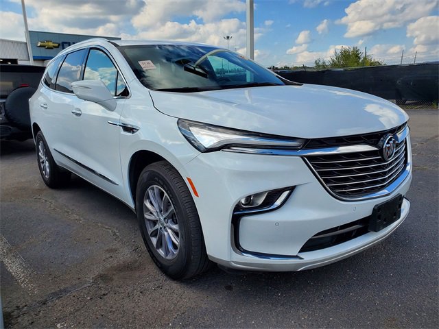 2024 Buick Enclave Essence's photo