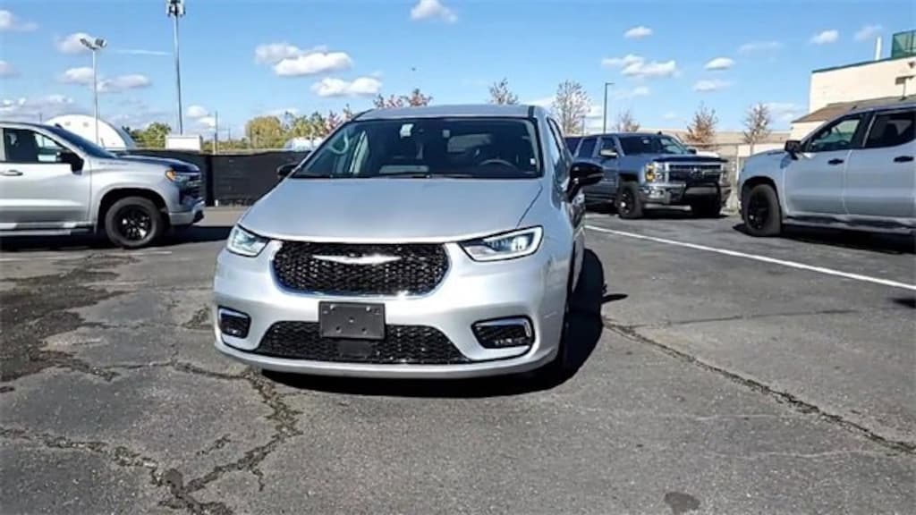 Used 2024 Chrysler Pacifica Touring L Van Passenger Van
