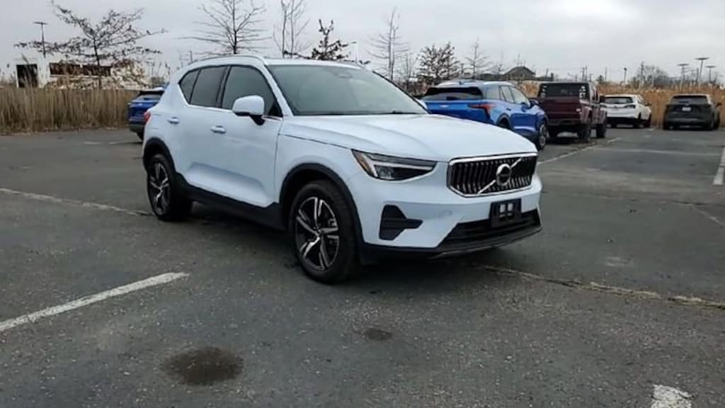 Used 2025 Volvo XC40 Core Bright Theme SUV