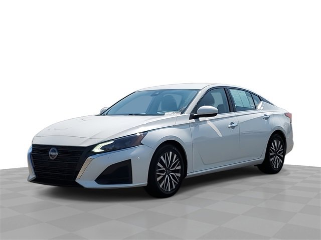 Used 2023 Nissan Altima SV with VIN 1N4BL4DV7PN342917 for sale in Southgate, MI