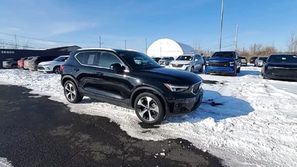Used 2025 Volvo XC40 B5 Plus Bright Theme SUV