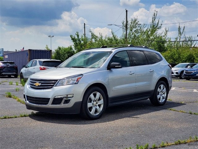 Used 2017 Chevrolet Traverse 1LT with VIN 1GNKRGKD7HJ338807 for sale in Southgate, MI