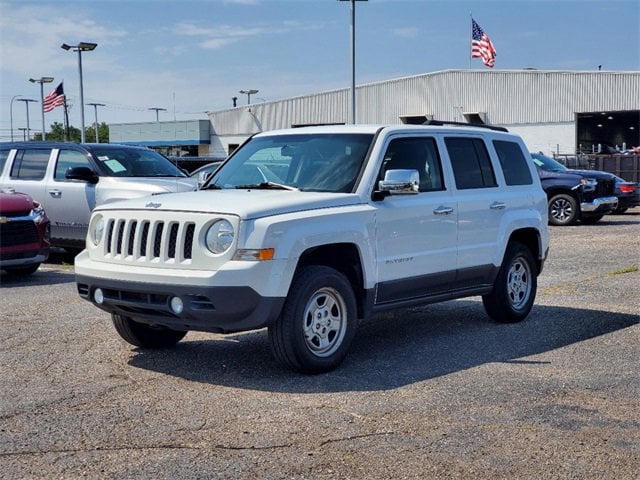 Used 2017 Jeep Patriot Sport with VIN 1C4NJRBBXHD138266 for sale in Southgate, MI