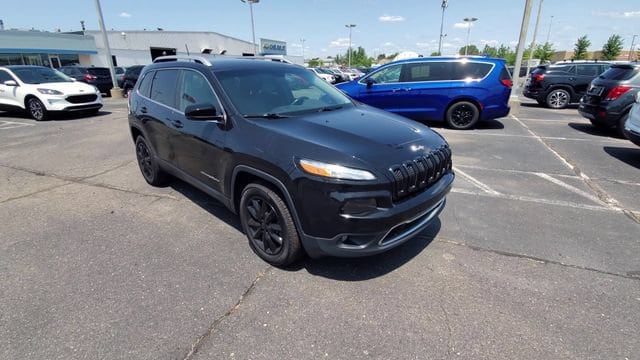Used 2016 Jeep Cherokee Limited with VIN 1C4PJMDB9GW283035 for sale in Southgate, MI