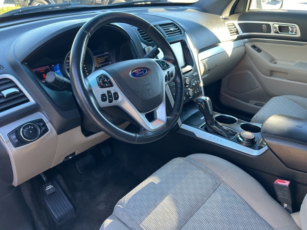 2013 Ford Explorer XLT photo 4