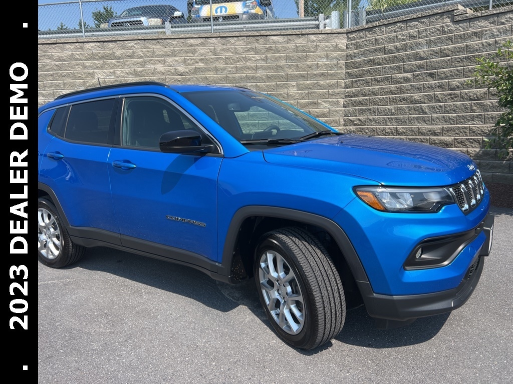New 2023 Jeep Compass LATITUDE LUX 4X4 Sport Utility