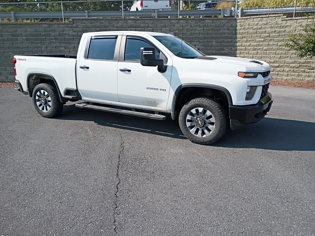 2022 Chevrolet Silverado 2500HD Custom photo 2