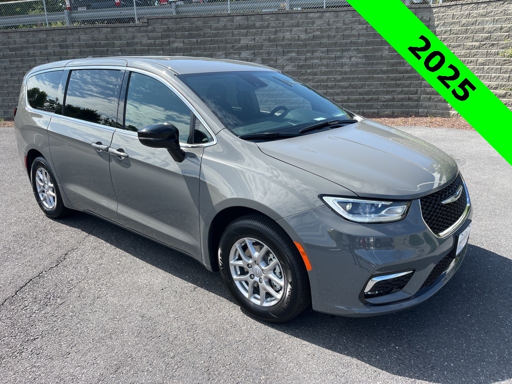 2025 Chrysler Pacifica Select's photo