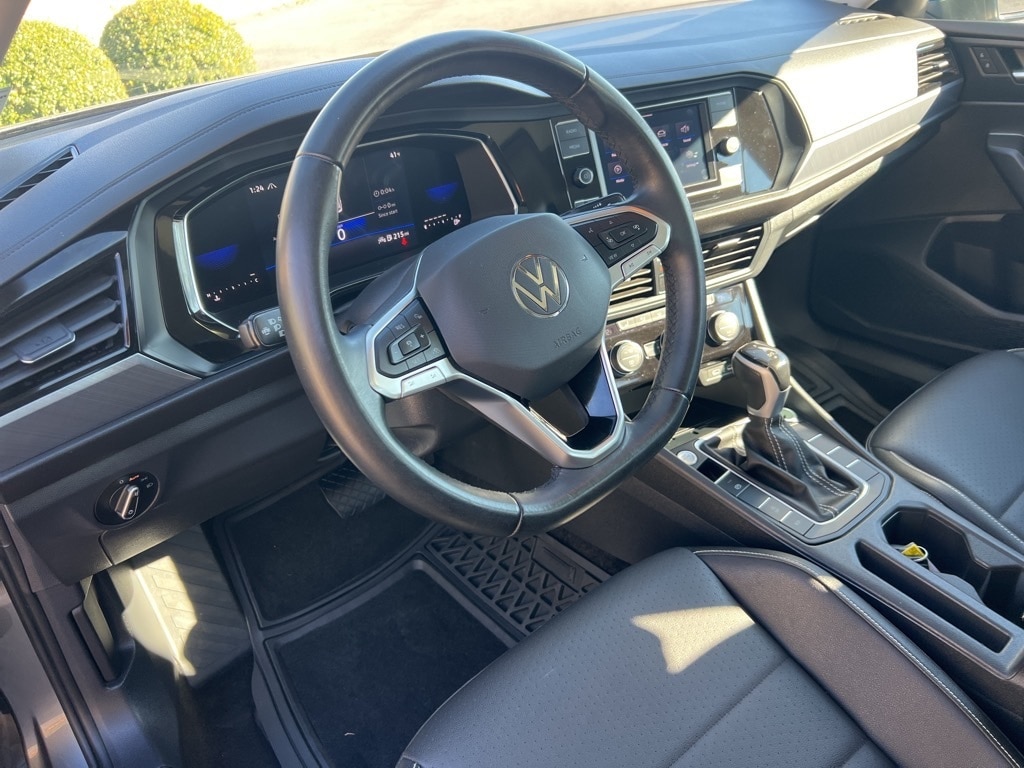 Used 2024 Volkswagen Jetta 1.5T SE Sedan