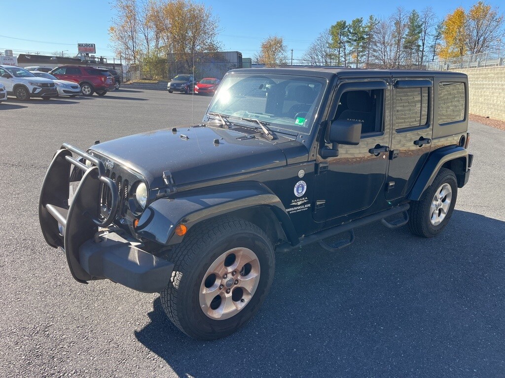 2013 Jeep Wrangler Unlimited Sahara photo 3