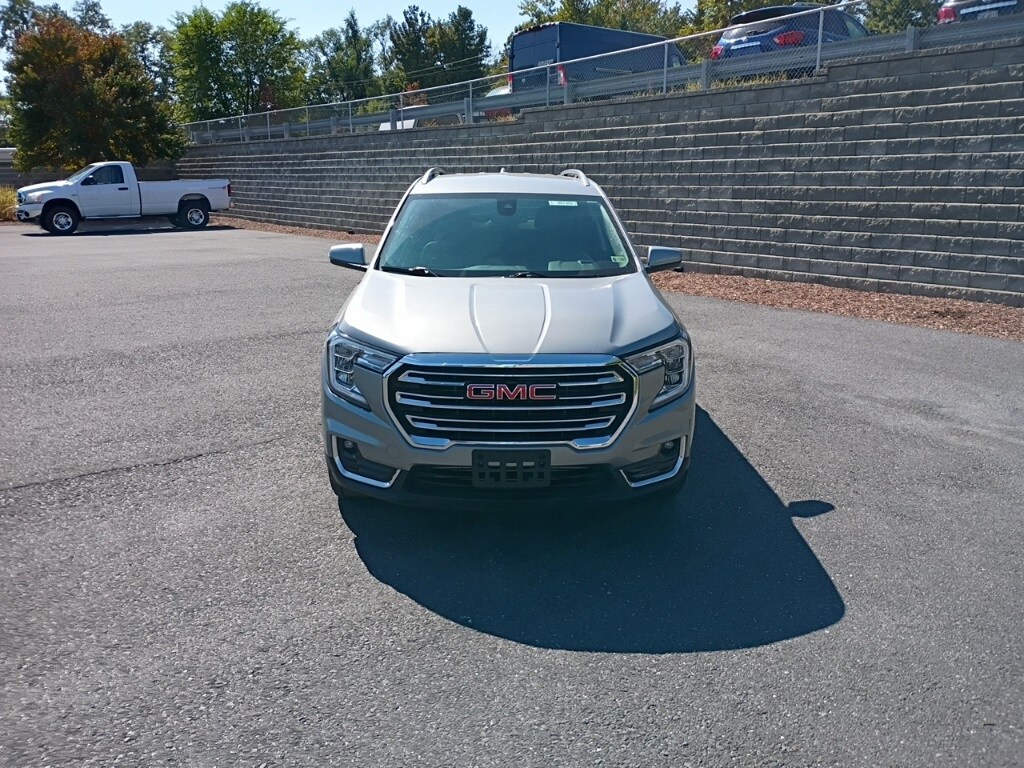 2024 Gmc Terrain SLT photo 2
