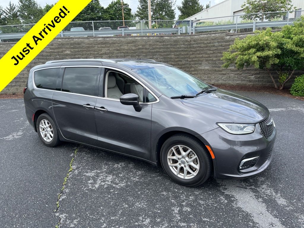 2021 Chrysler Pacifica Touring L's photo
