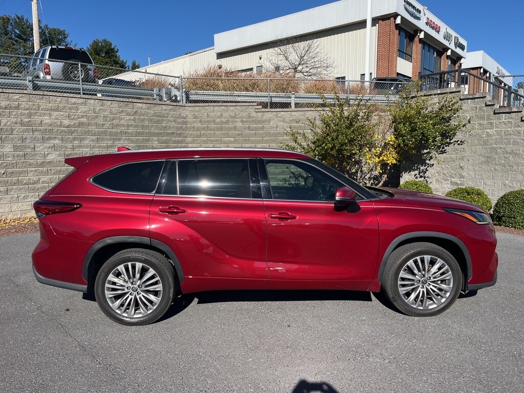 2022 Toyota Highlander Platinum photo 3