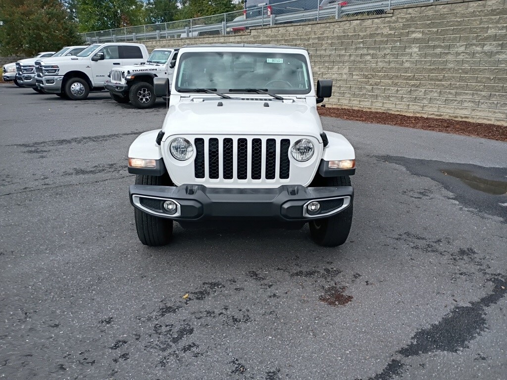 2022 Jeep Gladiator Sport photo 2