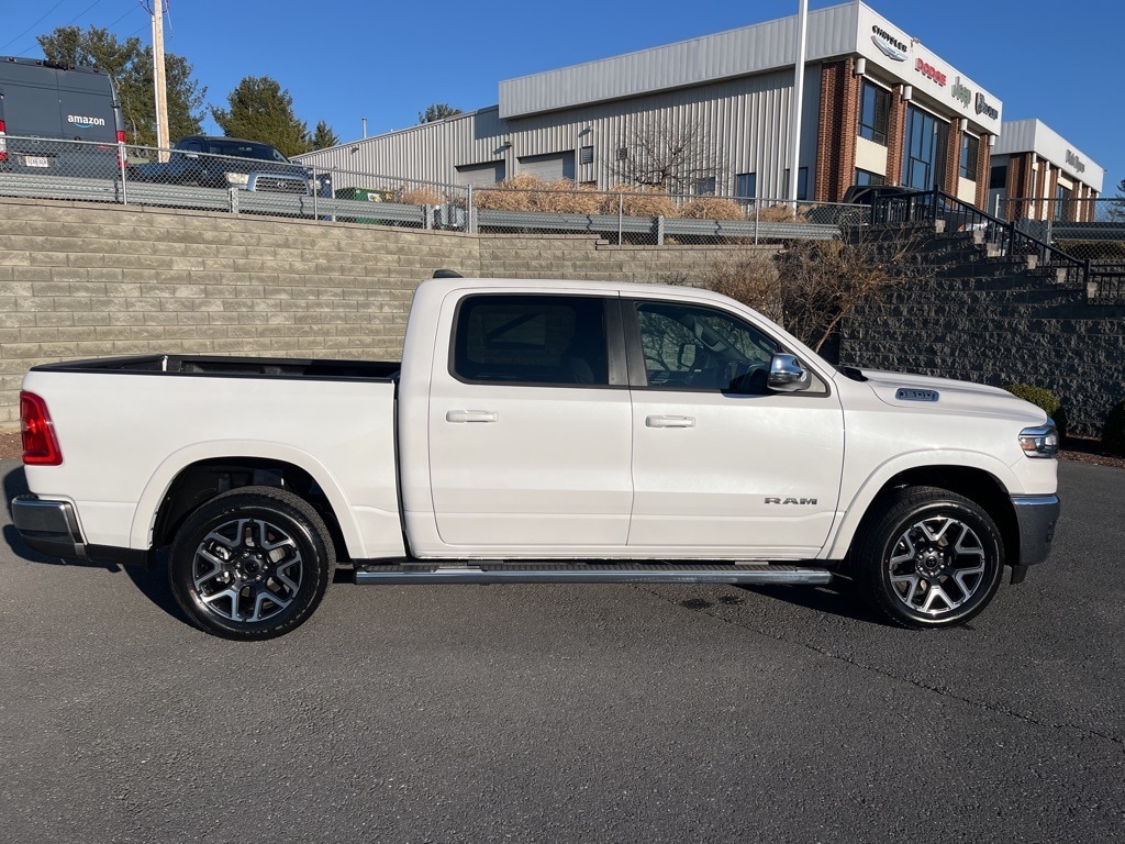 New 2026 Ram 1500 LARAMIE CREW CAB 4X4 5'7 BOX Pickup