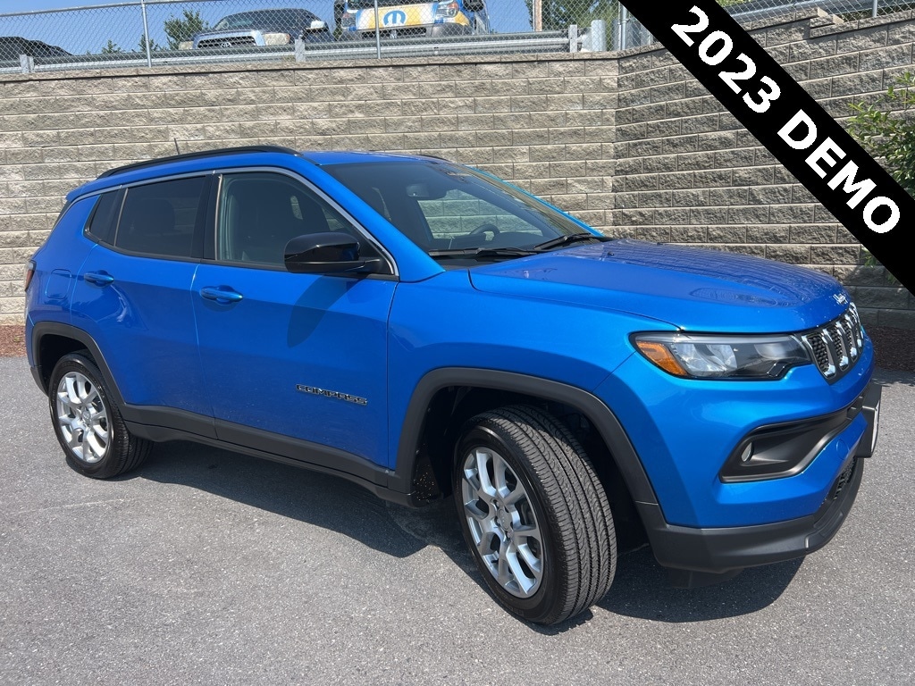New 2023 Jeep Compass LATITUDE LUX 4X4 Sport Utility