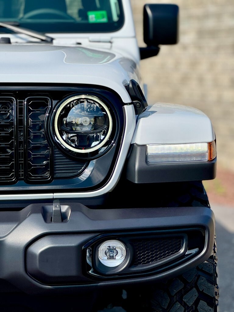 2025 Jeep Gladiator Willys photo 4