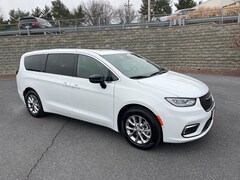 2026 Chrysler Pacifica LIMITED Passenger Van