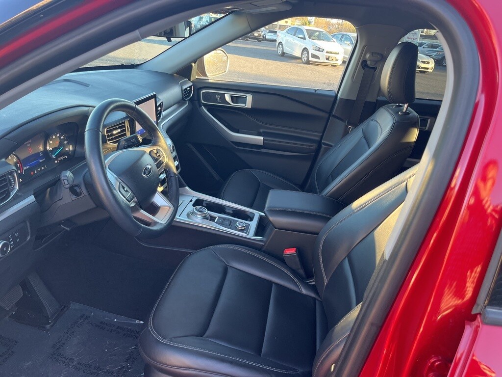 2022 Ford Explorer XLT photo 2