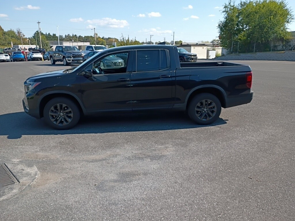 2021 Honda Ridgeline Sport photo 2