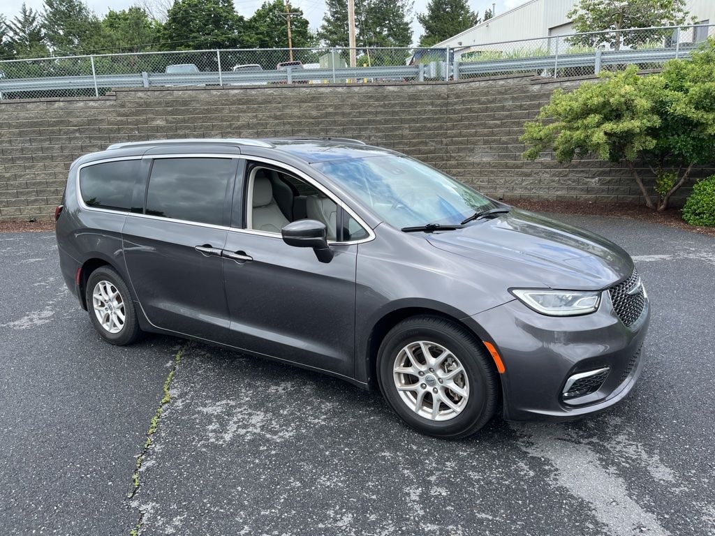 2021 Chrysler Pacifica Touring L's photo
