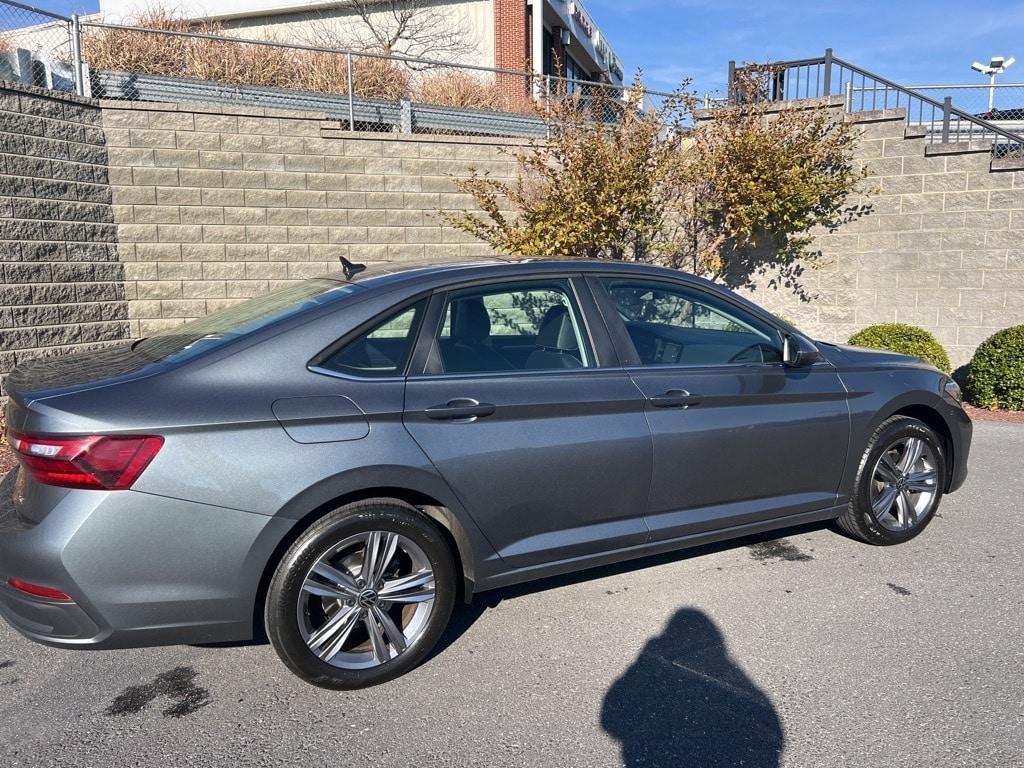 Used 2024 Volkswagen Jetta 1.5T SE Sedan