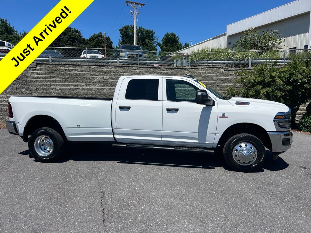 2026 Ram 3500 Truck Crew Cab 