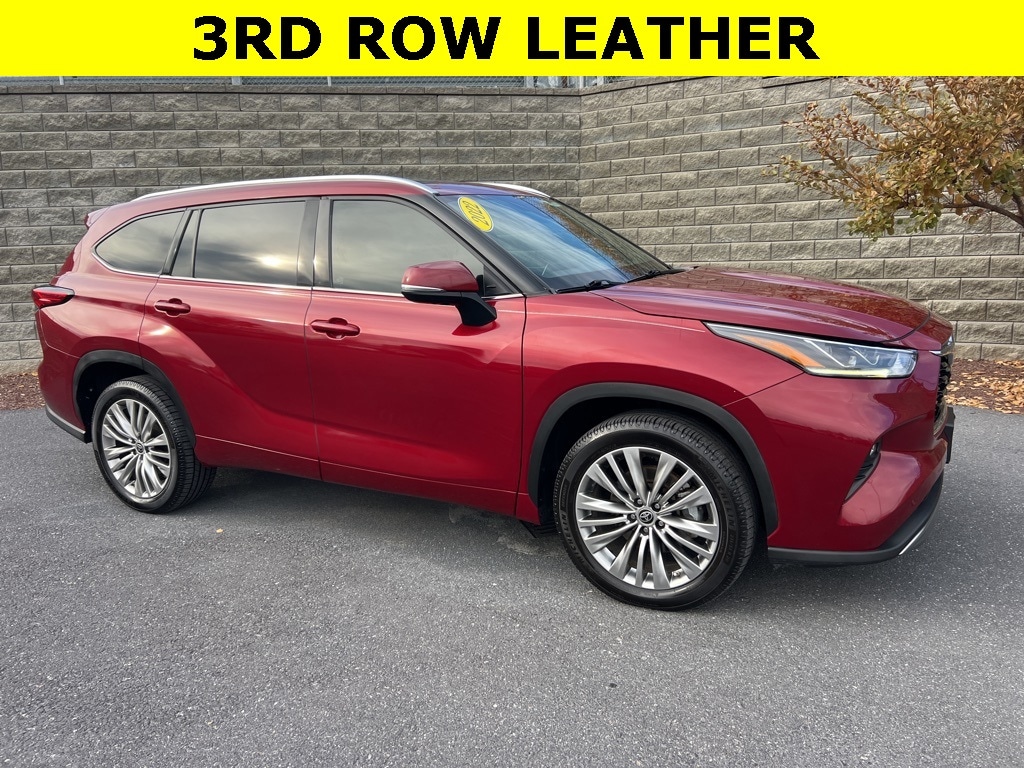 2022 Toyota Highlander Platinum's photo