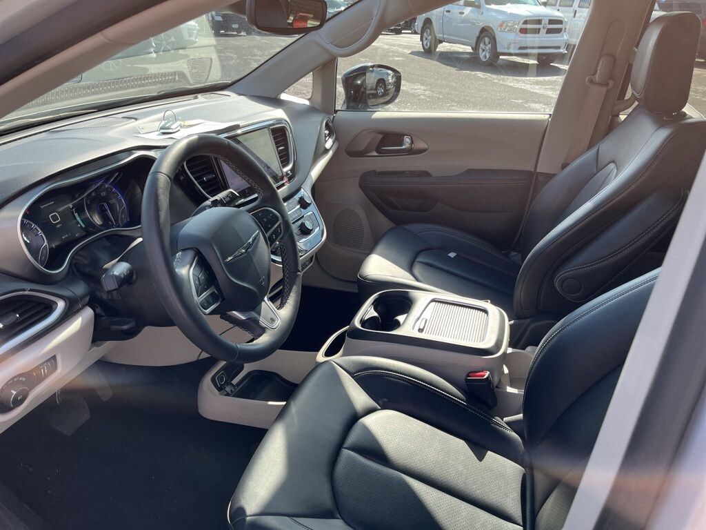 Used 2024 Chrysler Pacifica Touring L Van Passenger Van