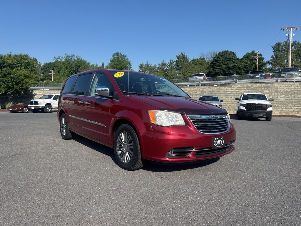 2014 Chrysler Town & Country Touring-L's photo