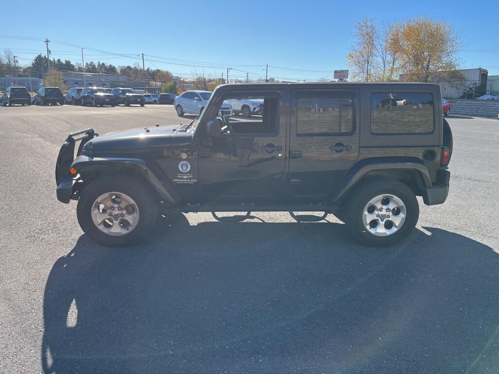 2013 Jeep Wrangler Unlimited Sahara photo 4