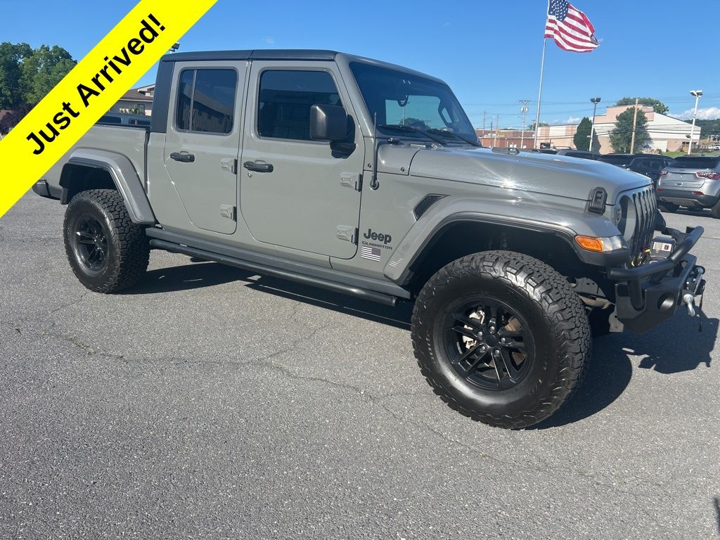 2020 Jeep Gladiator Sport S's photo