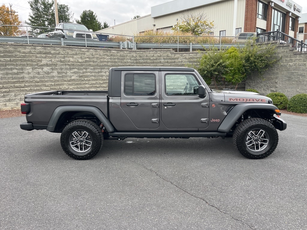 New 2025 Jeep Gladiator MOJAVE 4X4 Pickup