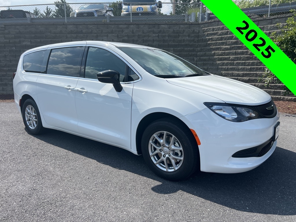2025 Chrysler Voyager LX