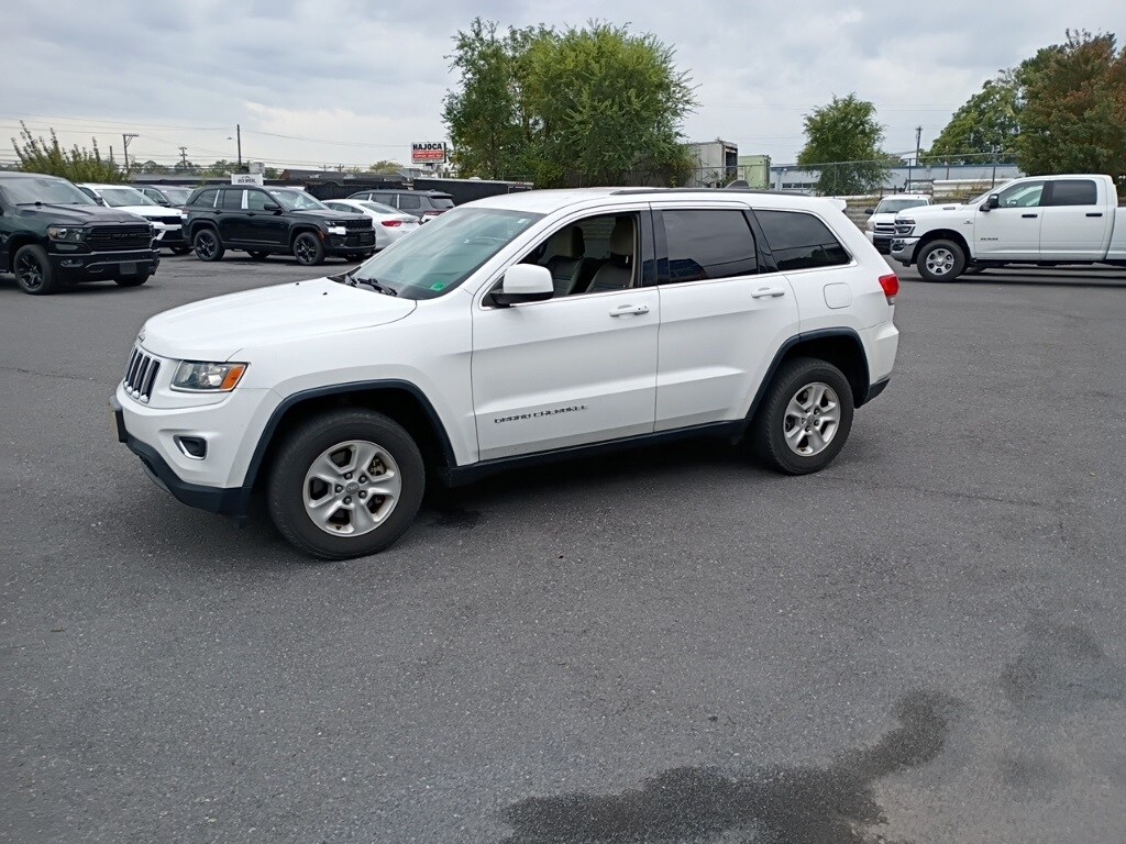 2016 Jeep Grand Cherokee Laredo photo 2