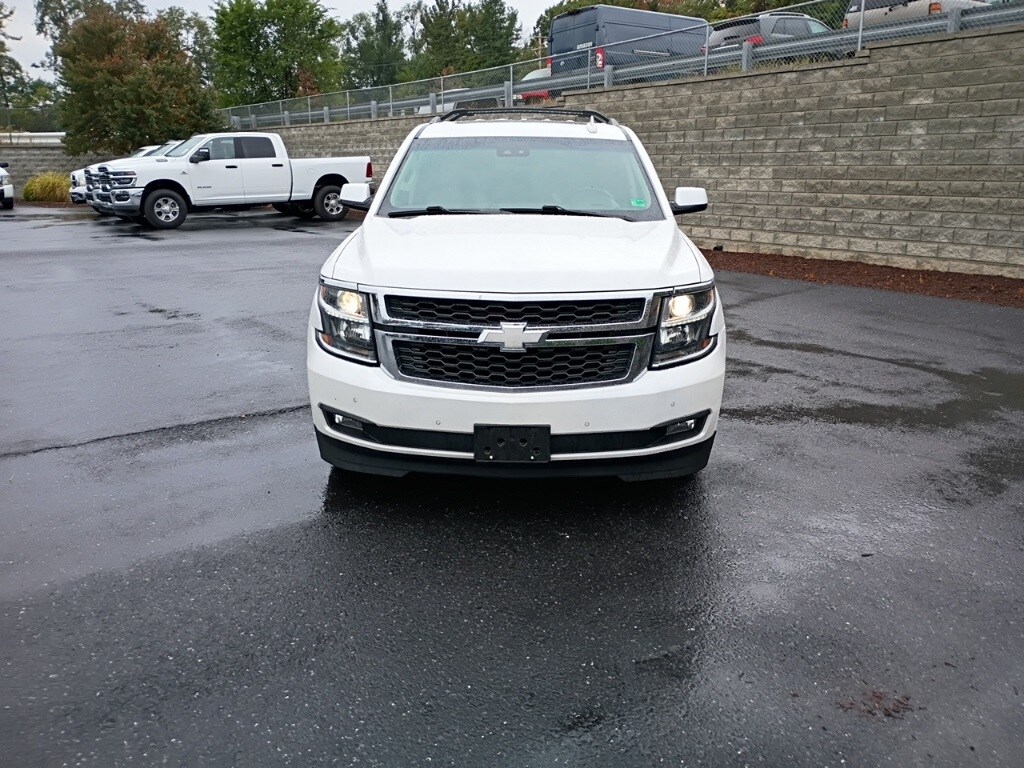 2019 Chevrolet Suburban LT photo 2
