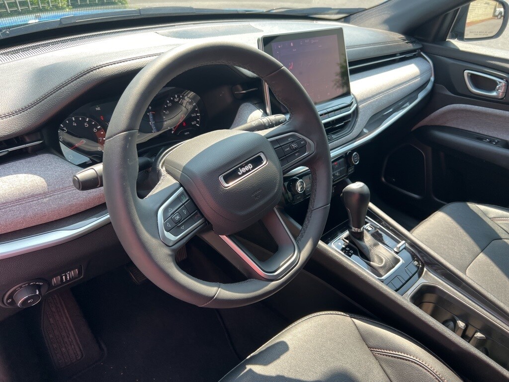 2023 Jeep Compass Latitude Lux photo 3