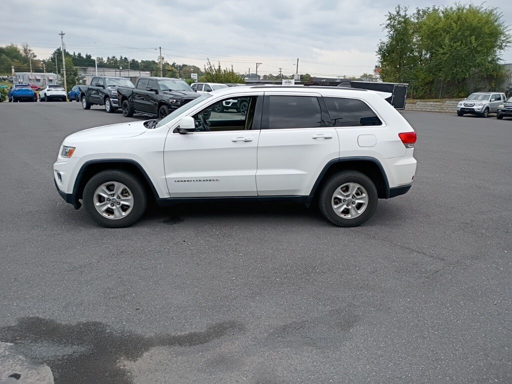 2016 Jeep Grand Cherokee Laredo photo 3